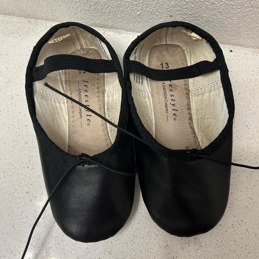 🌺 Freestyle Black Kids Dance Slippers size 13.